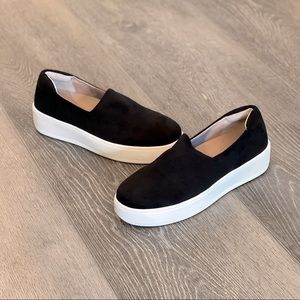 STEVE MADDEN Hilda suede slip-on platform sneakers, black, size 8. Worn once!